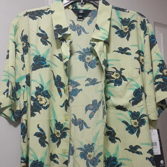 Volcom Green And Blue Hawaiian Shirt. Size Medium. New With Tags. - Picture 2 of 10